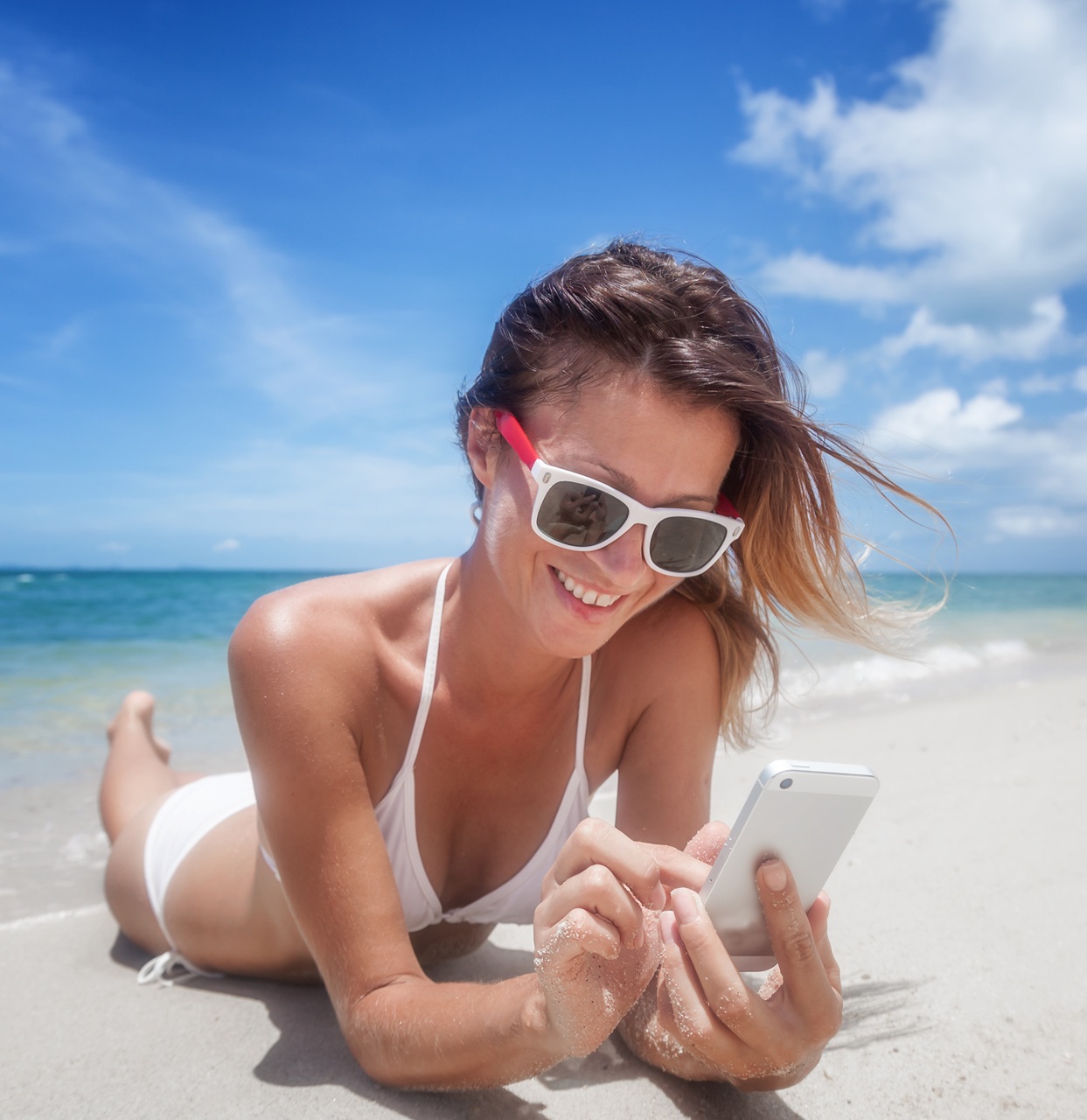 Person using heyy.app at the beach